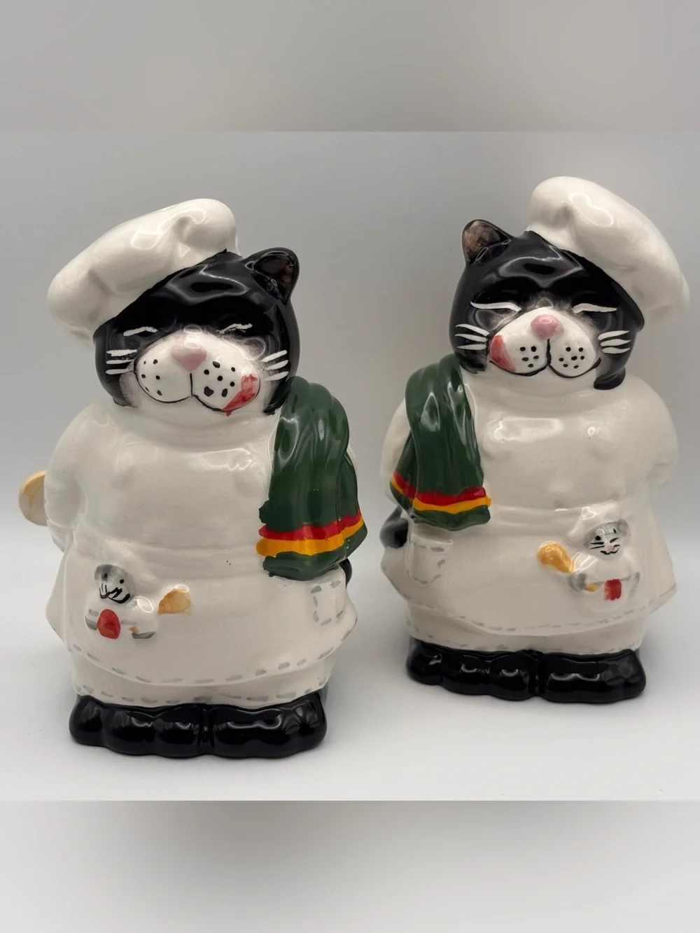 Vintage Black and White Cats Chef Ceramic Set of Salt and Pepper Shakers